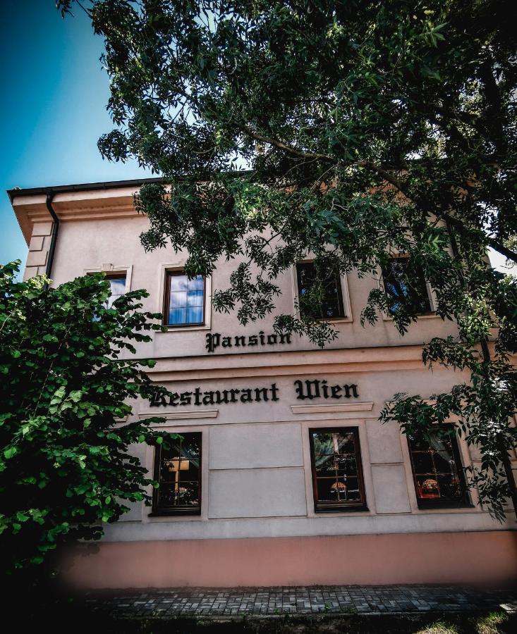 Restaurant Pansion Wien Cierny Brod Exterior foto