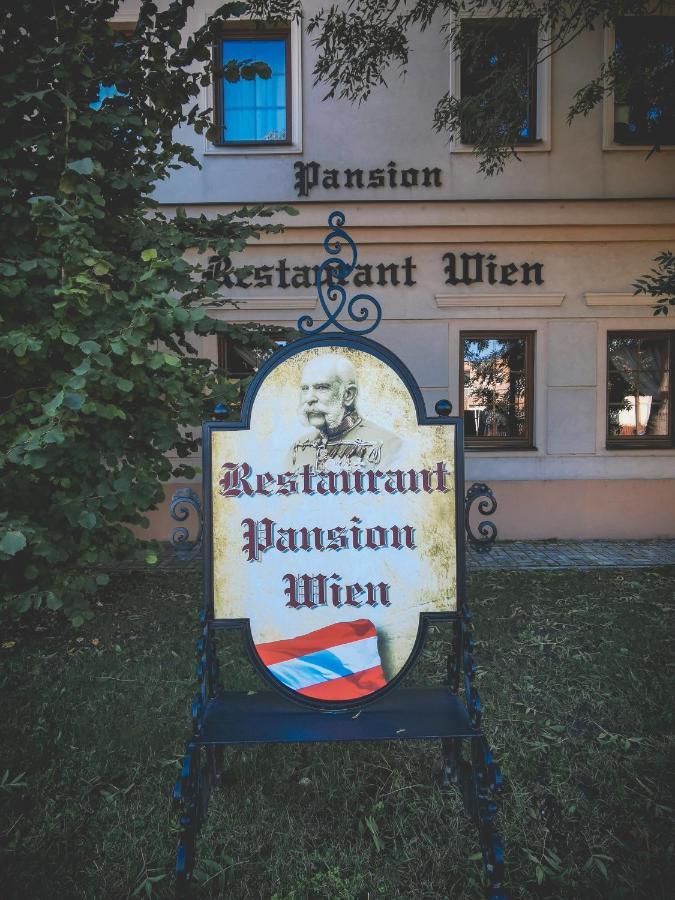 Restaurant Pansion Wien Cierny Brod Exterior foto