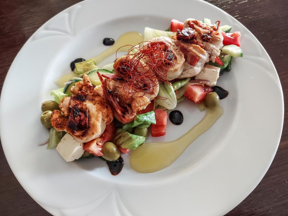 Restaurant Pansion Wien Cierny Brod Exterior foto